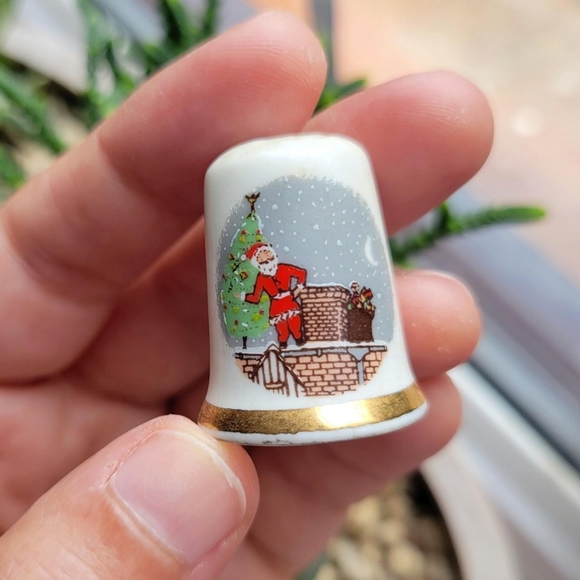 Vintage Santa Claus Finsbury Fine Bone China Thimble - Picture 3 of 7